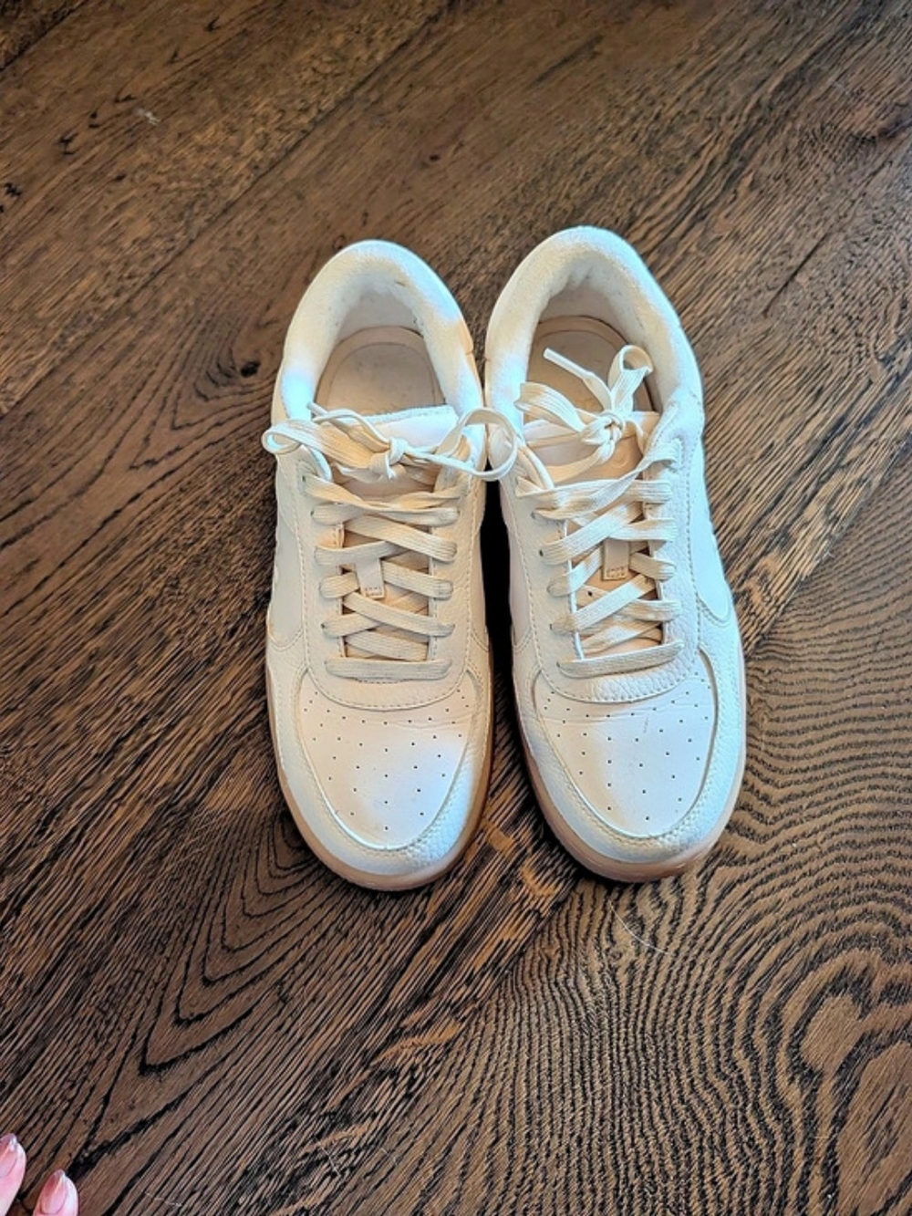 Alo Women's Cream Sneakers